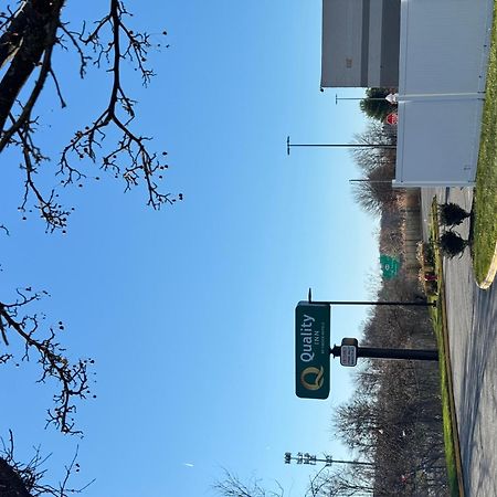 Quality Inn Spring Valley - Nanuet Экстерьер фото