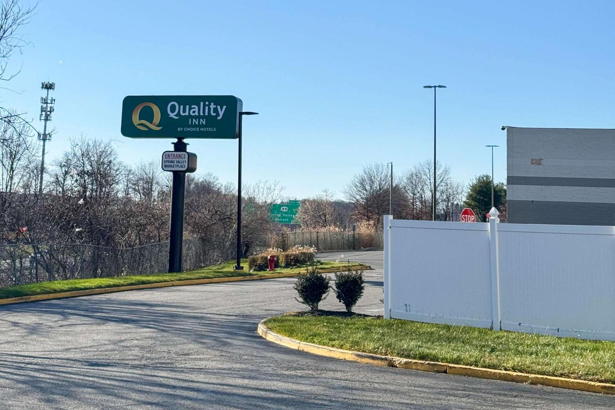Quality Inn Spring Valley - Nanuet Экстерьер фото