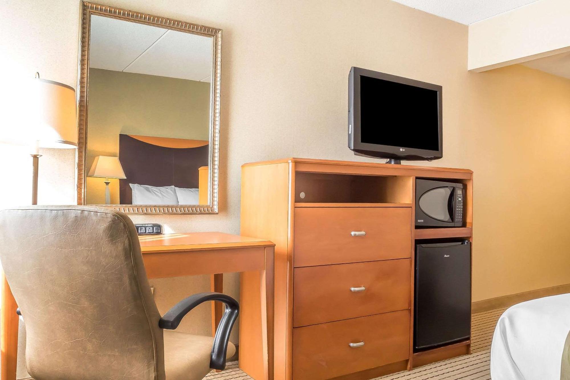 Quality Inn Spring Valley - Nanuet Экстерьер фото