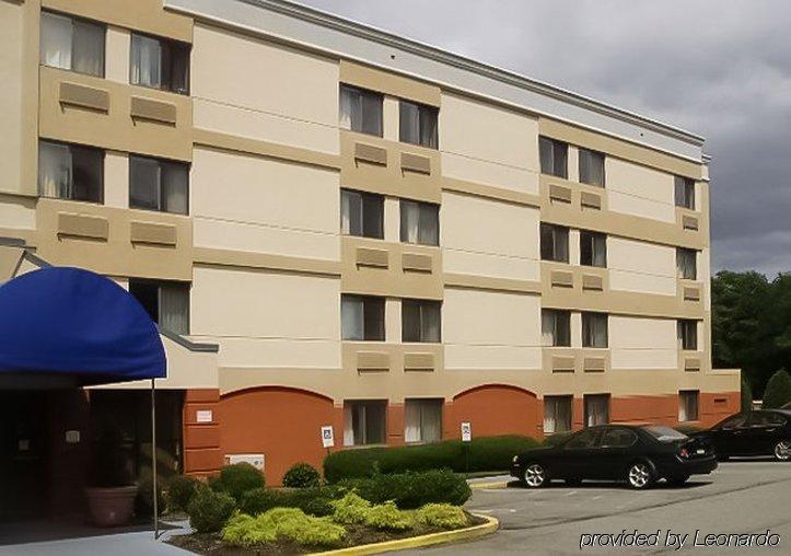 Quality Inn Spring Valley - Nanuet Экстерьер фото